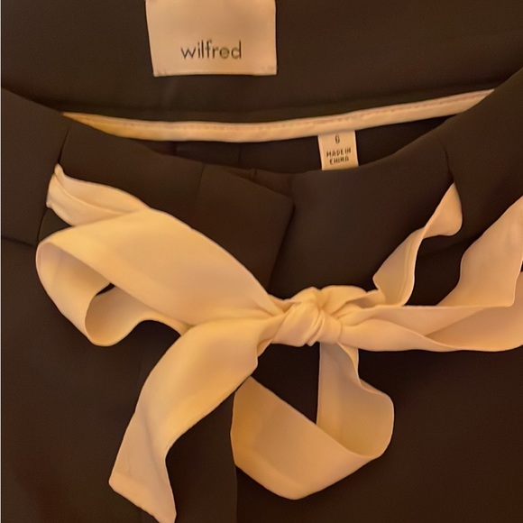 Wilfred shorts size 6 - Picture 2 of 3